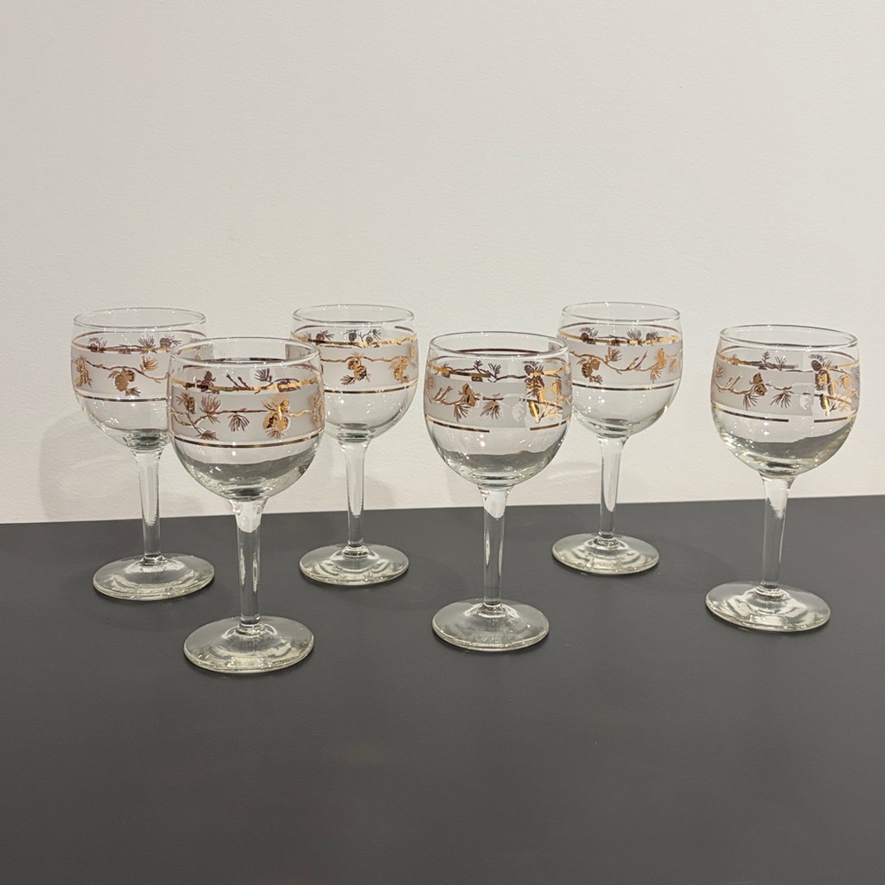 Six Vintage gold and frosted pinecones wine glasses Christmas/Holiday